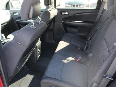 Used 2016 Dodge Journey SE w/ Flexible Seating Group image 12
