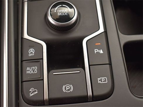 Certified 2025 Kia Sorento S w/ Panoramic Sunroof Package image 25