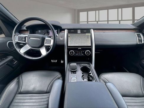 Used 2024 Land Rover Discovery Dynamic SE AWD/4WD image 14