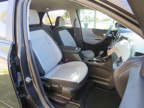 Used 2022 Chevrolet Equinox LS w/ LS Convenience Package image 12