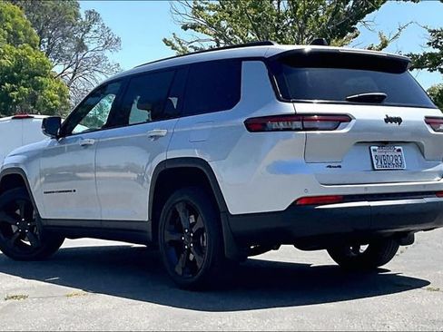 Used 2023 Jeep Grand Cherokee L Laredo AWD/4WD image 12