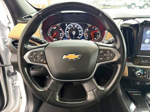 Used 2023 Chevrolet Traverse Premier image 9