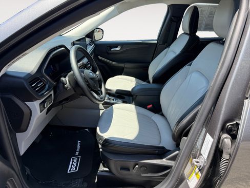 Certified 2025 Ford Escape SE w/ PHEV Premium Package FWD image 10