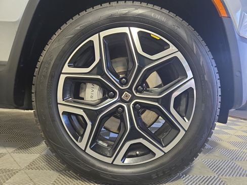 Used 2025 Rivian R1S Adventure AWD/4WD image 11