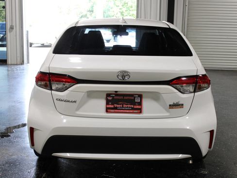 Used 2020 Toyota Corolla LE FWD image 4