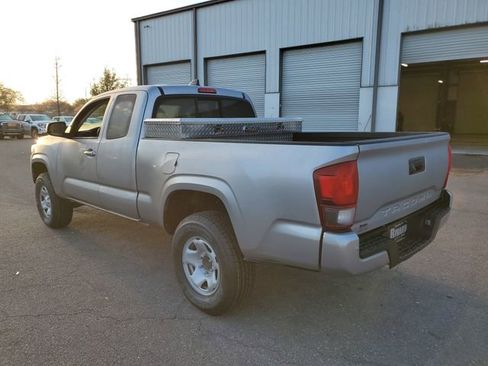 Used 2021 Toyota Tacoma SR w/ SR Convenience Package image 3