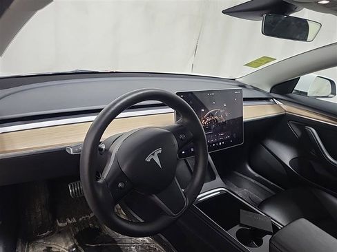 Used 2023 Tesla Model 3 Standard Range image 5