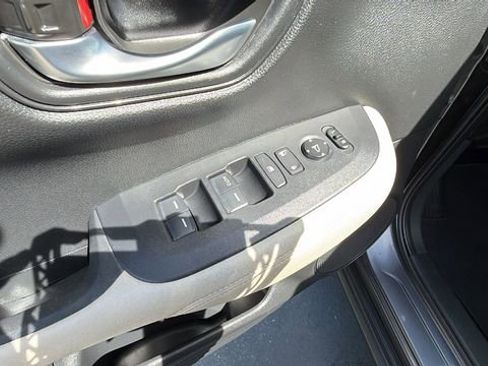 Used 2023 Honda HR-V LX image 20