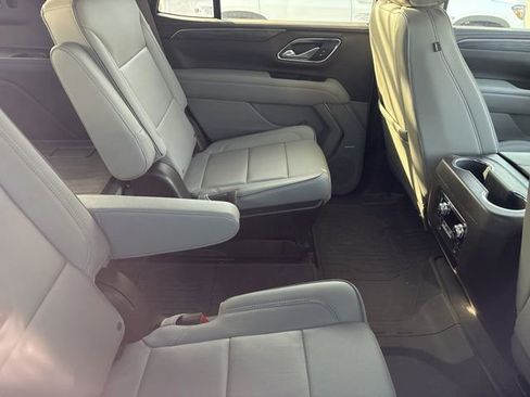 Certified 2022 GMC Yukon SLT w/ SLT Luxury Package image 5