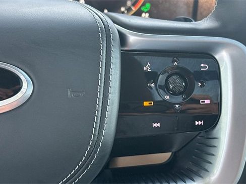 Used 2025 INFINITI QX80 Sensory image 32