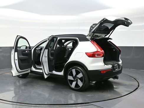 Used 2024 Volvo XC40 Recharge Ultimate w/ Protection Package Premier image 33