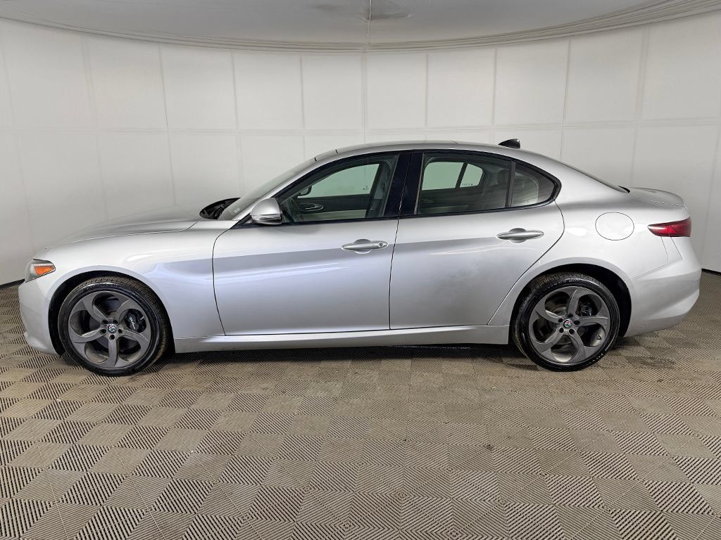 Used 2018 Alfa Romeo Giulia AWD image 13