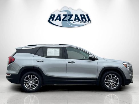Used 2024 GMC Terrain SLT image 2