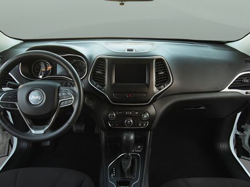 Used 2019 Jeep Cherokee Latitude w/ Popular Appearance Group image 7