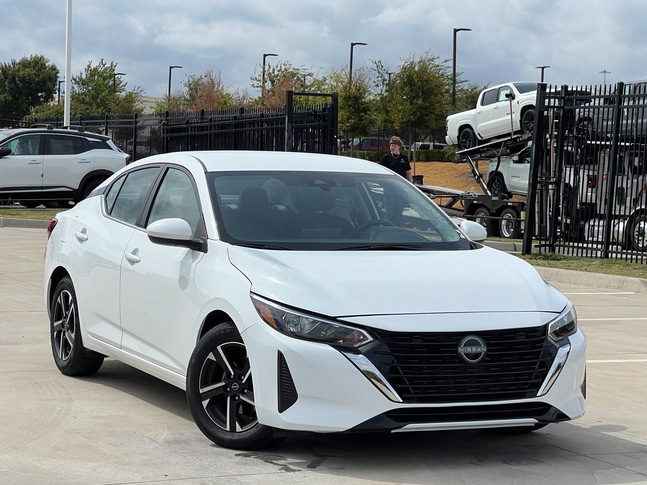 Used 2025 Nissan Sentra SV FWD image 1