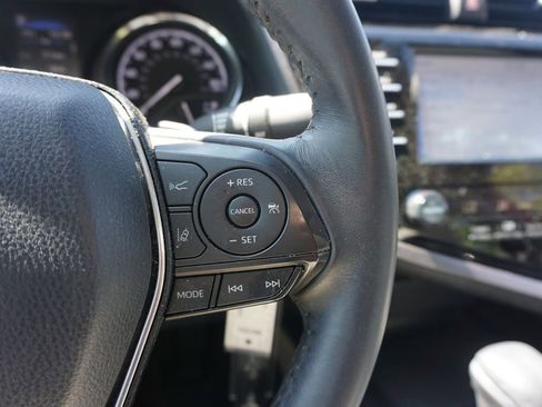 Used 2019 Toyota Camry SE image 9