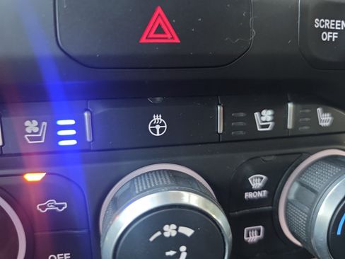 Used 2019 RAM 1500 Laramie AWD/4WD image 23