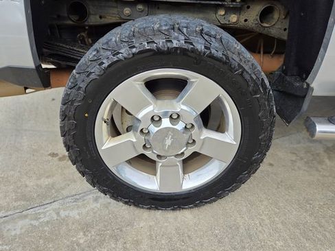 Used 2017 Chevrolet Silverado 2500 LT w/ LT Plus Package image 11