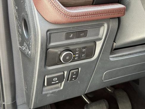 Used 2022 Ford Expedition Limited image 11