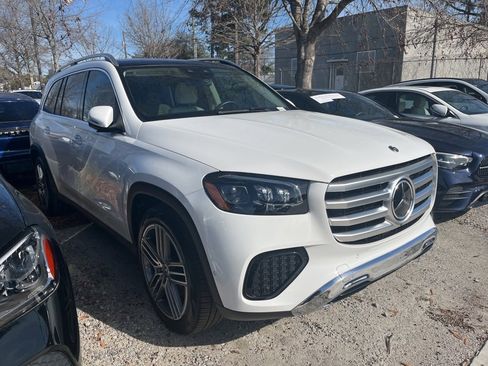 Certified 2025 Mercedes-Benz GLS 450 4MATIC image 4
