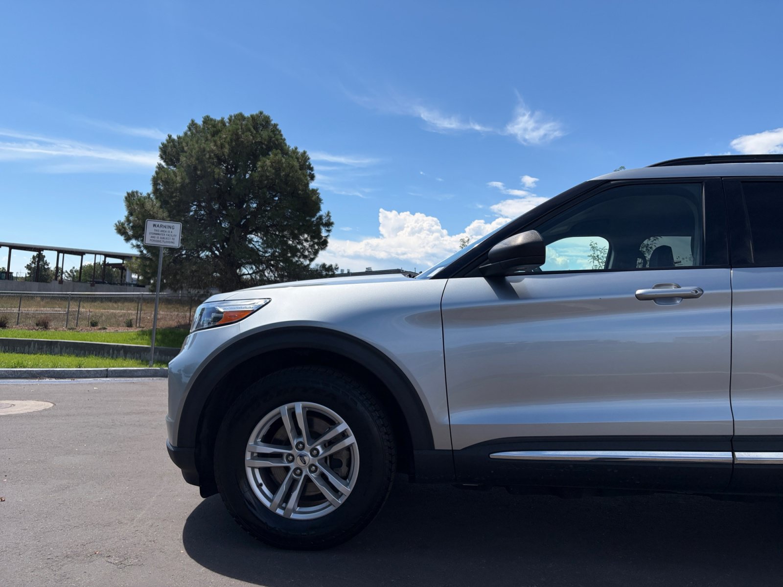 Used 2022 Ford Explorer XLT w/ Equipment Group 202A AWD/4WD image 10