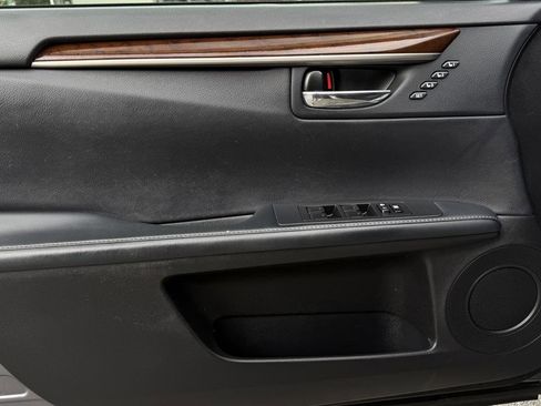 Used 2014 Lexus ES 350 w/ Premium Package FWD image 26