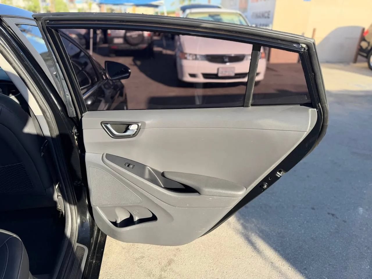 Used 2018 Hyundai Ioniq Limited FWD image 31