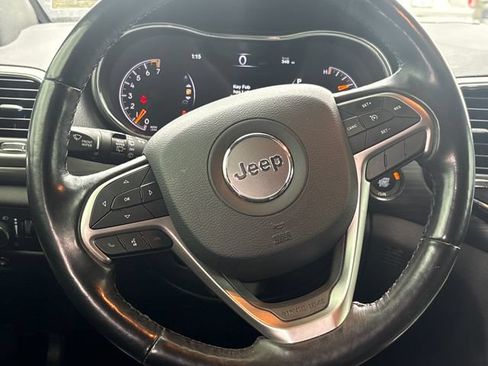 Used 2021 Jeep Grand Cherokee Laredo X AWD/4WD image 14