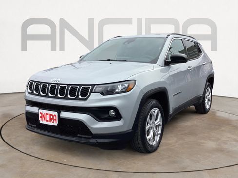 Used 2024 Jeep Compass Latitude image 9