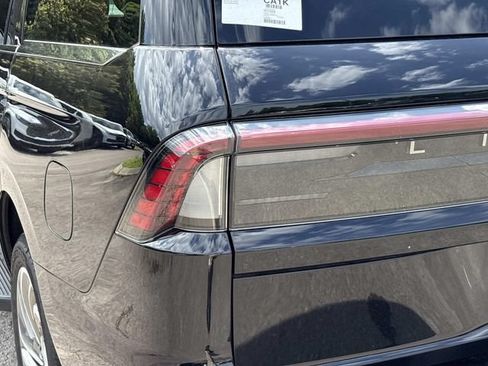 New 2026 Lincoln Navigator Premiere AWD/4WD image 11