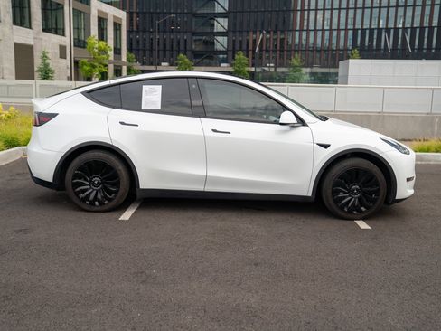 Used 2023 Tesla Model Y Long Range AWD/4WD image 8