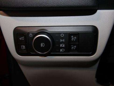 Used 2025 Ford Escape SE w/ Class II Trailer Tow Package FWD image 9