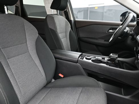 Used 2023 Nissan Rogue SV image 27