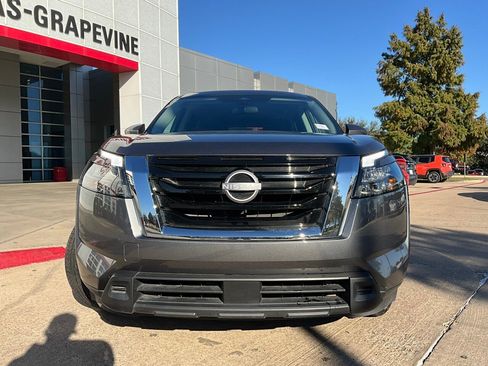 Used 2024 Nissan Pathfinder SV image 4