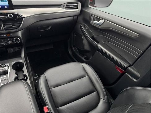 Used 2022 Ford Escape Titanium image 12