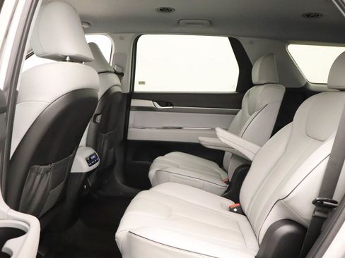 Used 2024 Hyundai Palisade SEL FWD image 16
