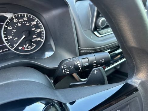 Used 2022 Nissan Rogue SV FWD image 25