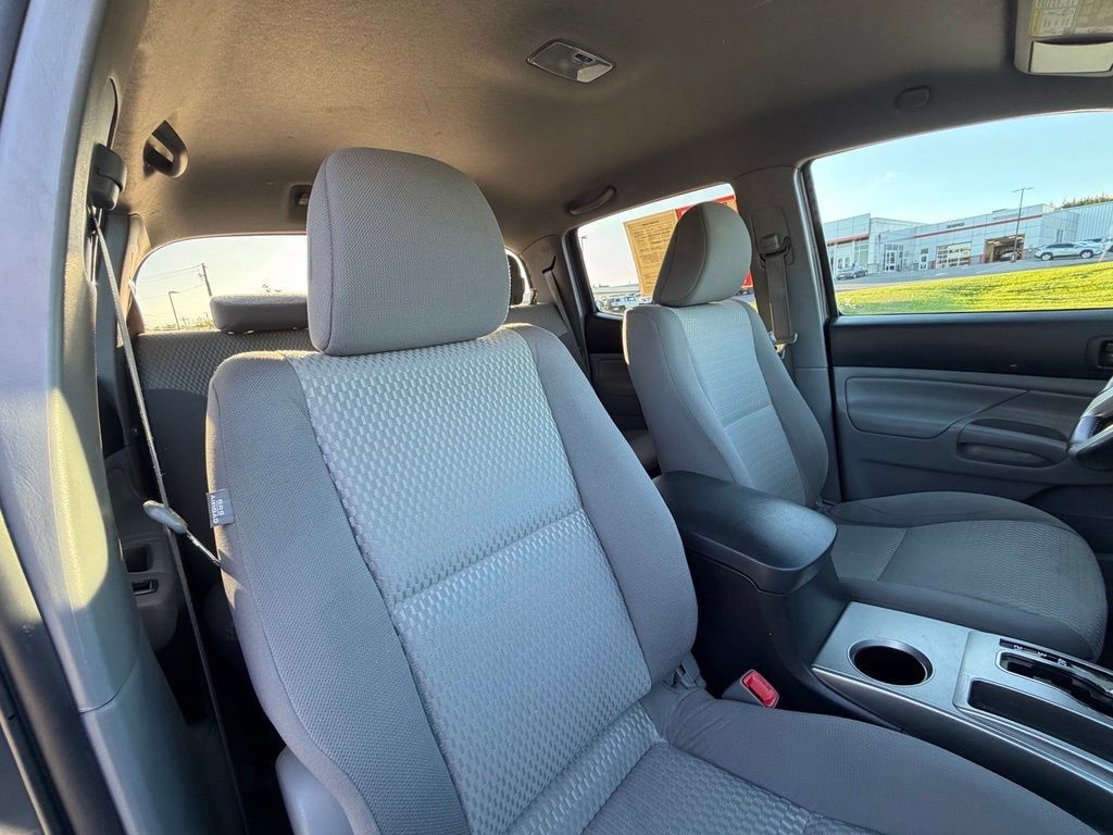 Used 2015 Toyota Tacoma 4x4 Double Cab w/ SR5 Package image 40
