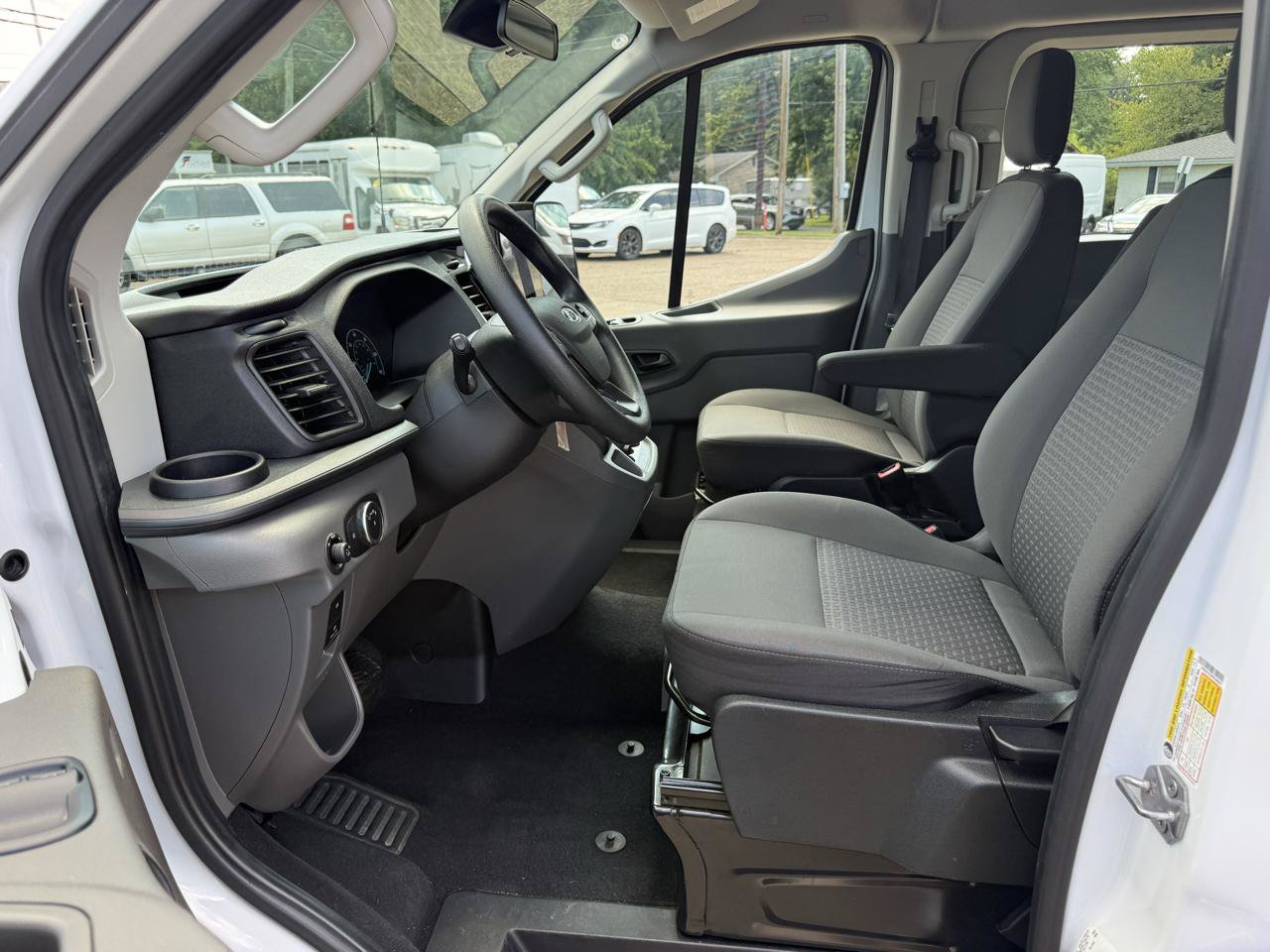 Used 2023 Ford Transit 350 XLT RWD image 8