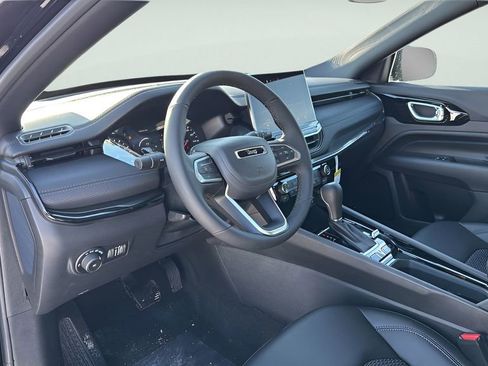 New 2026 Jeep Compass Latitude image 27