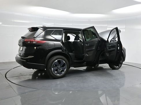 Used 2024 Nissan Rogue SV image 5