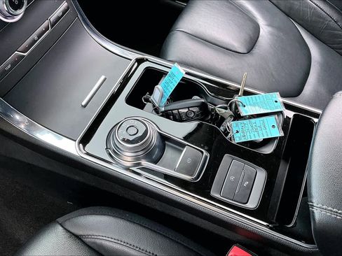 Used 2020 Ford Edge Titanium image 15