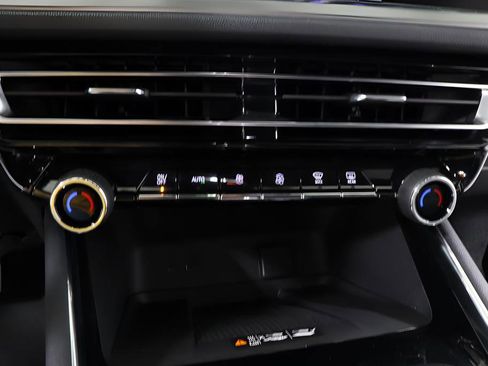 New 2026 Chevrolet Traverse LT w/ Midnight/Sport Edition AWD/4WD image 10