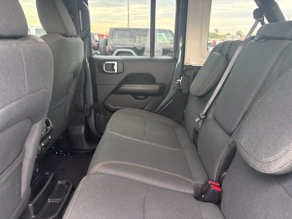 Used 2025 Jeep Wrangler Unlimited Sahara AWD/4WD image 18