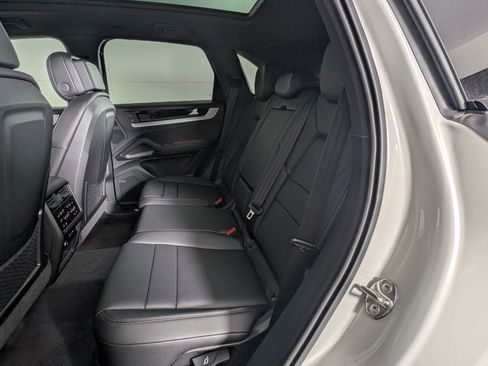 New 2026 Porsche Cayenne image 24