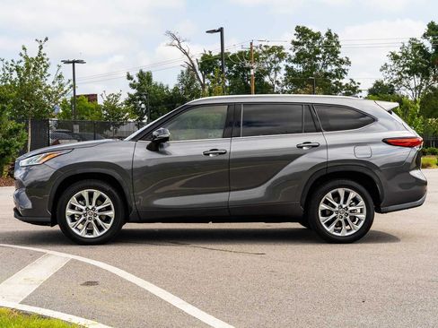 Used 2022 Toyota Highlander Limited FWD image 4