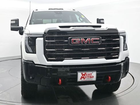Used 2025 GMC Sierra 2500 AT4X image 24