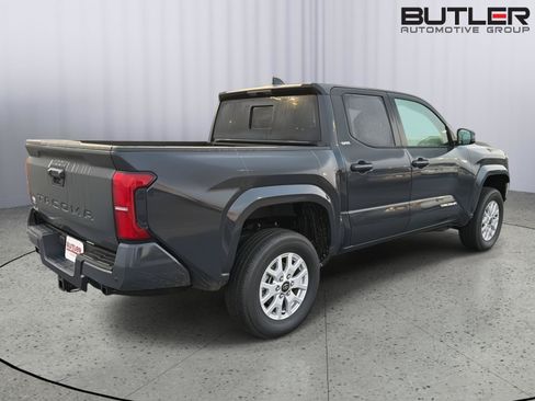 Certified 2025 Toyota Tacoma SR5 AWD/4WD image 6