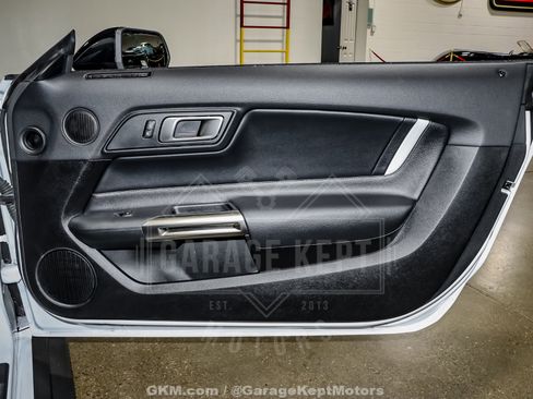 Used 2020 Ford Mustang Shelby GT500 w/ Technology Package RWD image 71
