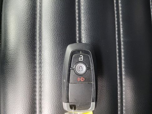 Used 2023 Ford Edge SEL image 32